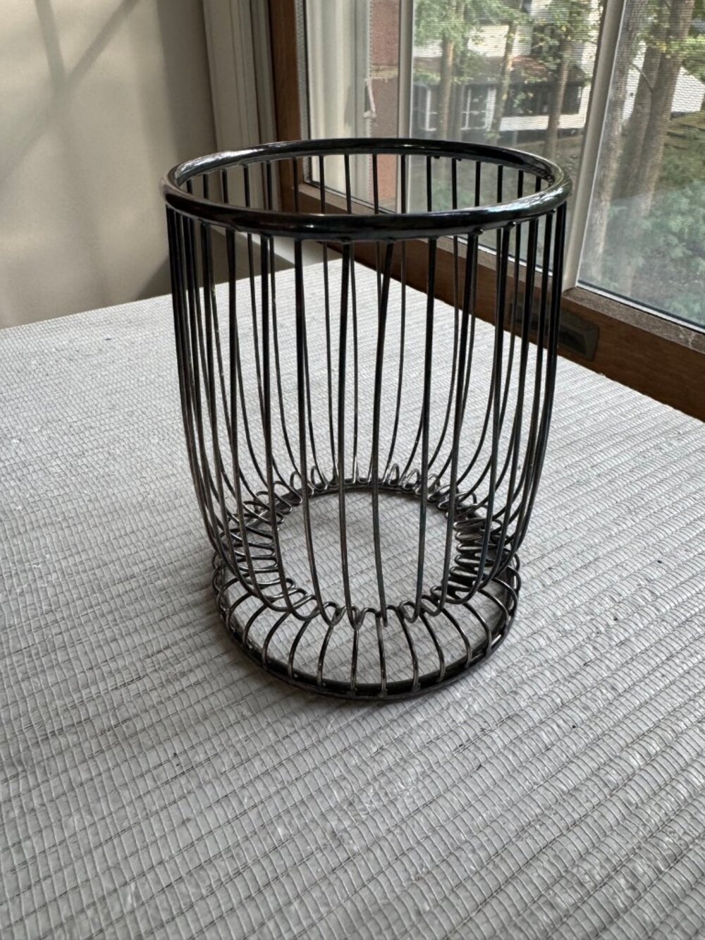 Silver-Tone Wire Stand | Open Wirework Holder, ~5in Tall